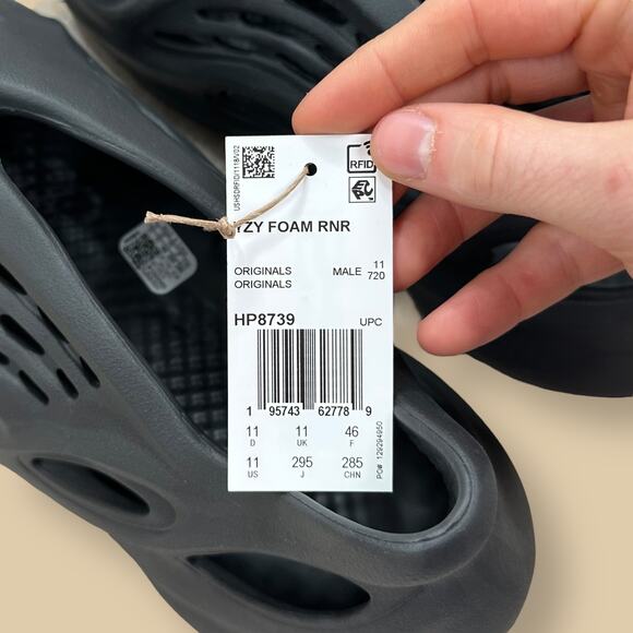 Adidas Yeezy Foam RNR Runners Onyx Black Shoes HP8730 Mens 11 - Picture 11 of 12